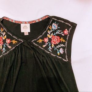 Black Knox Rose Sleeveless Floral embroidered top